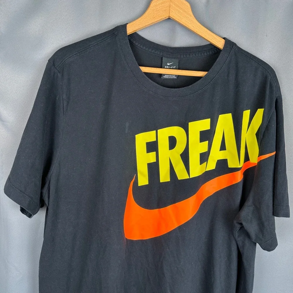 Nike Mens Giannis Antetokounmpo Freak Dri-FIT Graphic T-Shirt Black XXL CV1087-0